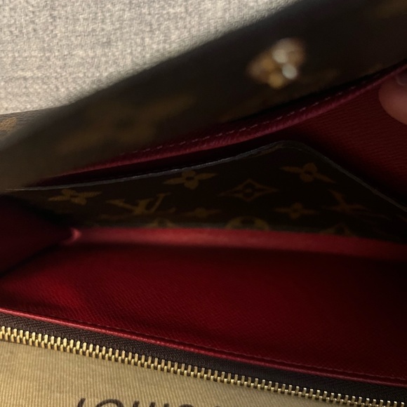 Louis Vuitton Emilie Wallet - Picture 8 of 8